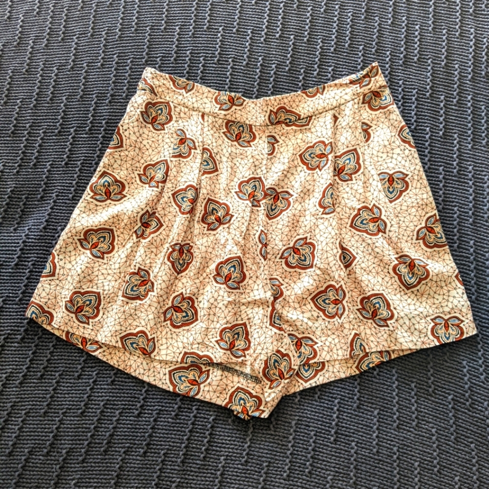 H&M Printed Lightweight Mandala Lotus Neutral Summer Shorts 6